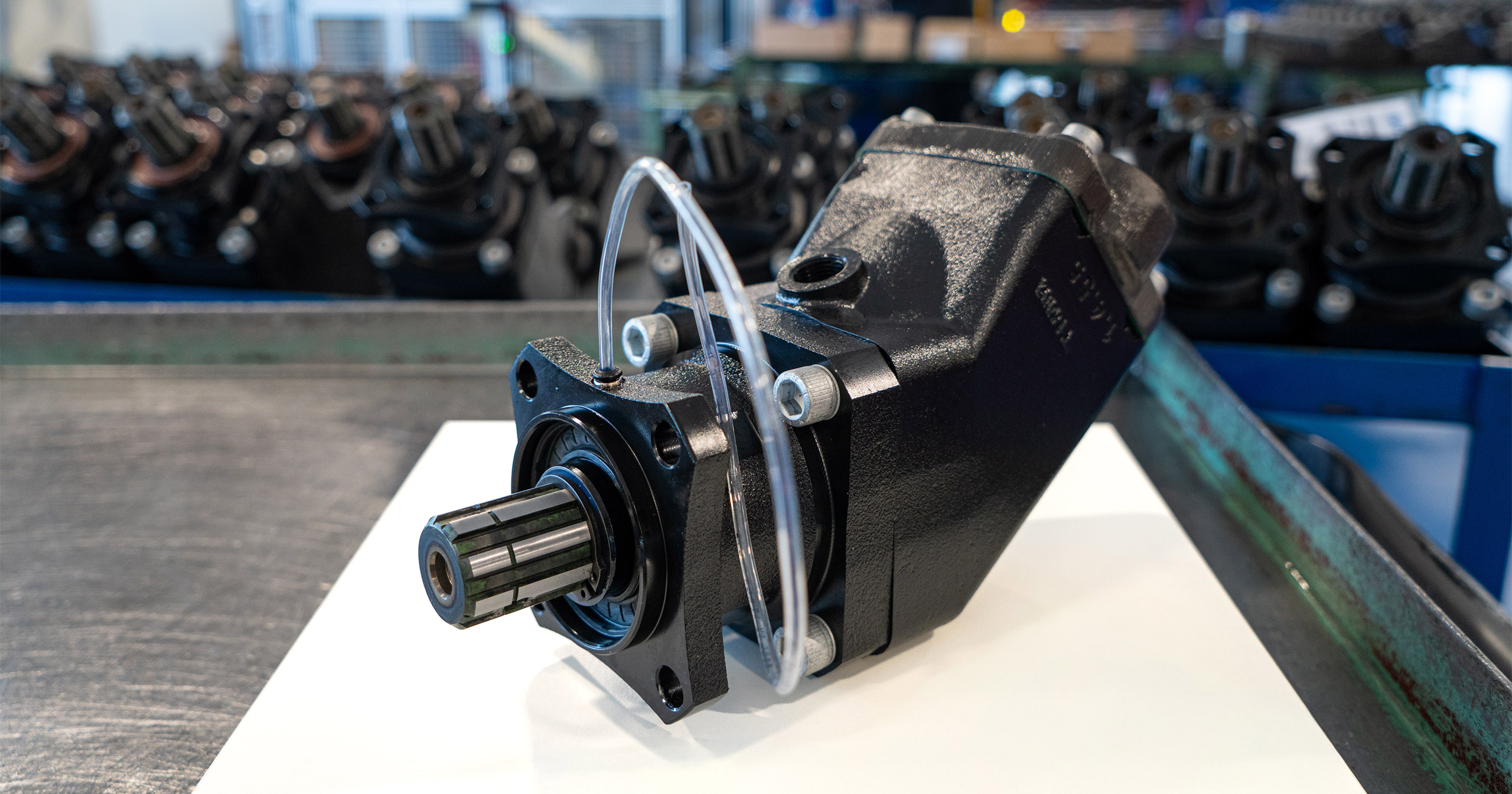 Bent-axis piston pumps HDT series, with leakage indicator